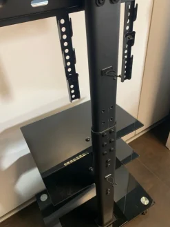 Carrello porta TV in metallo e vetro Runner