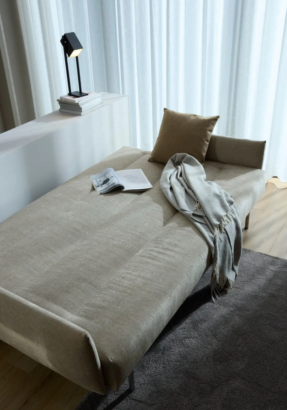 Divano letto con braccioli Jillis Arms