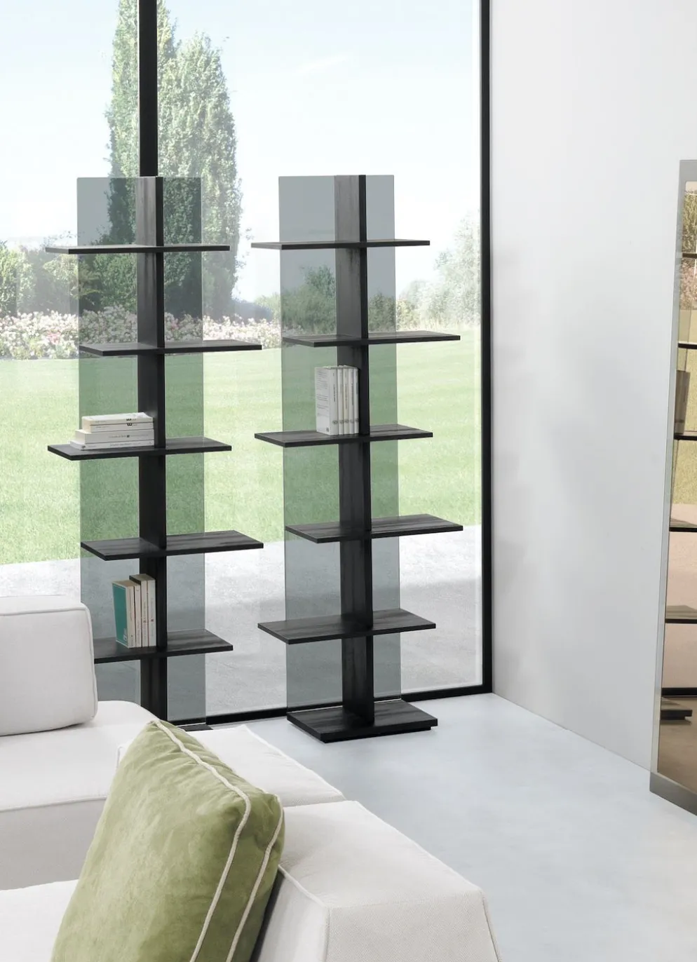 Libreria a colonna in vetro e legno Laddy