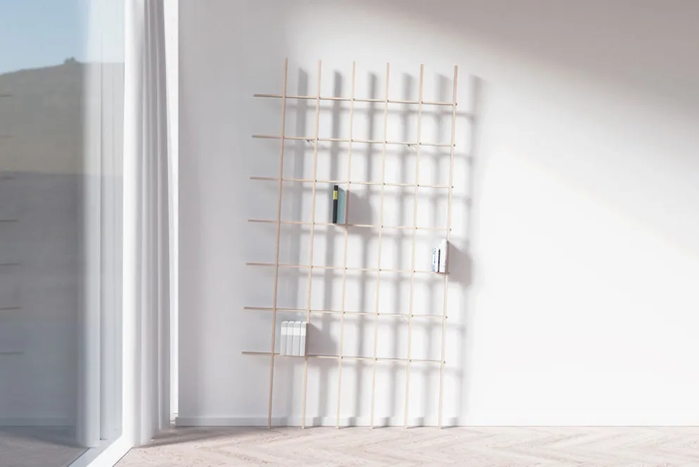 Libreria da parete in legno Schlagseite