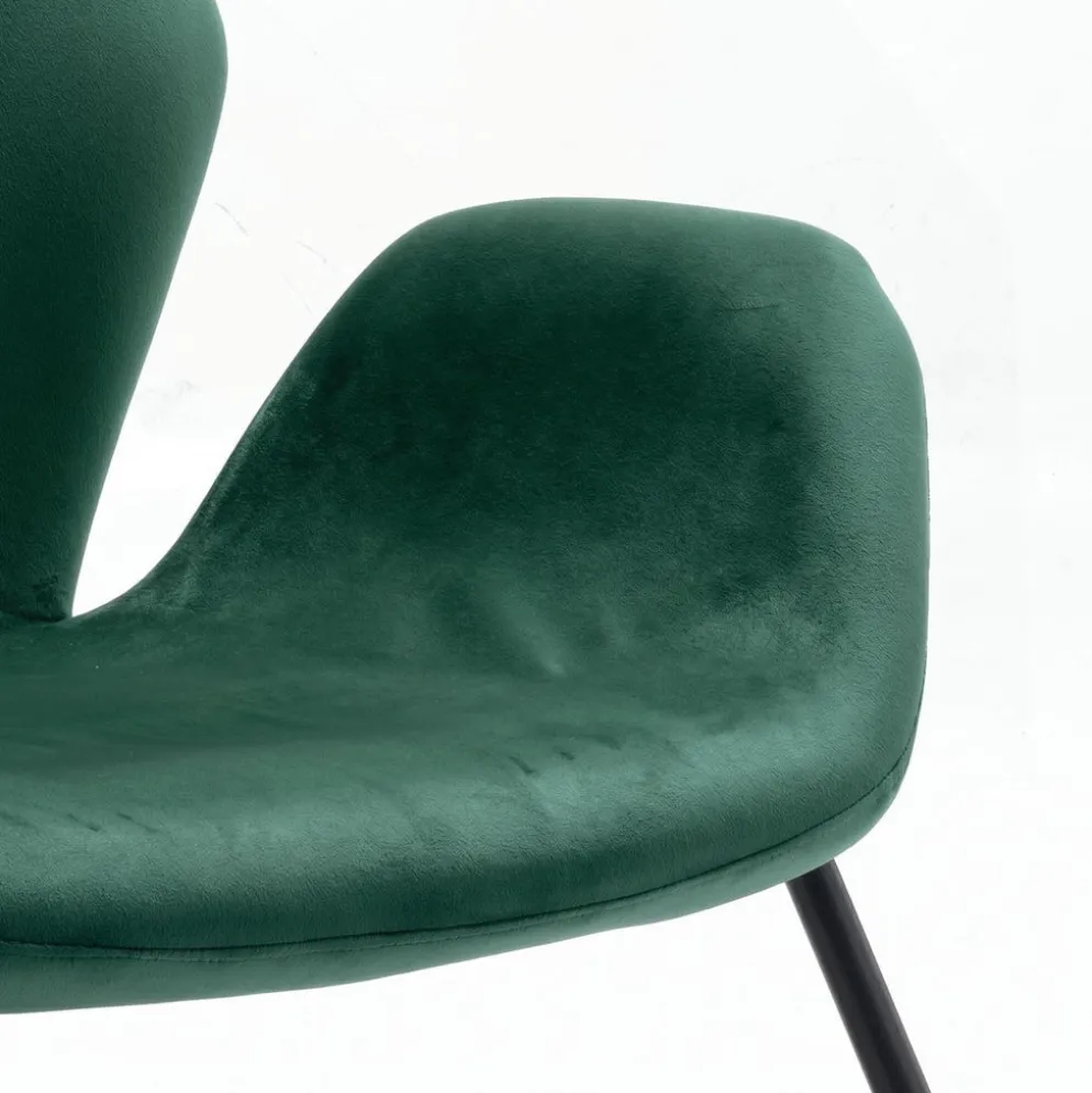 Poltrona Elvara in velluto con gambe in metallo nero