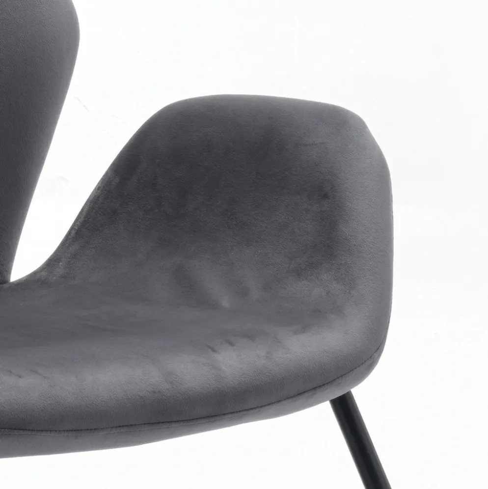 Poltrona Elvara in velluto con gambe in metallo nero