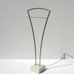 Servomuto design moderno in acciaio Vilmos
