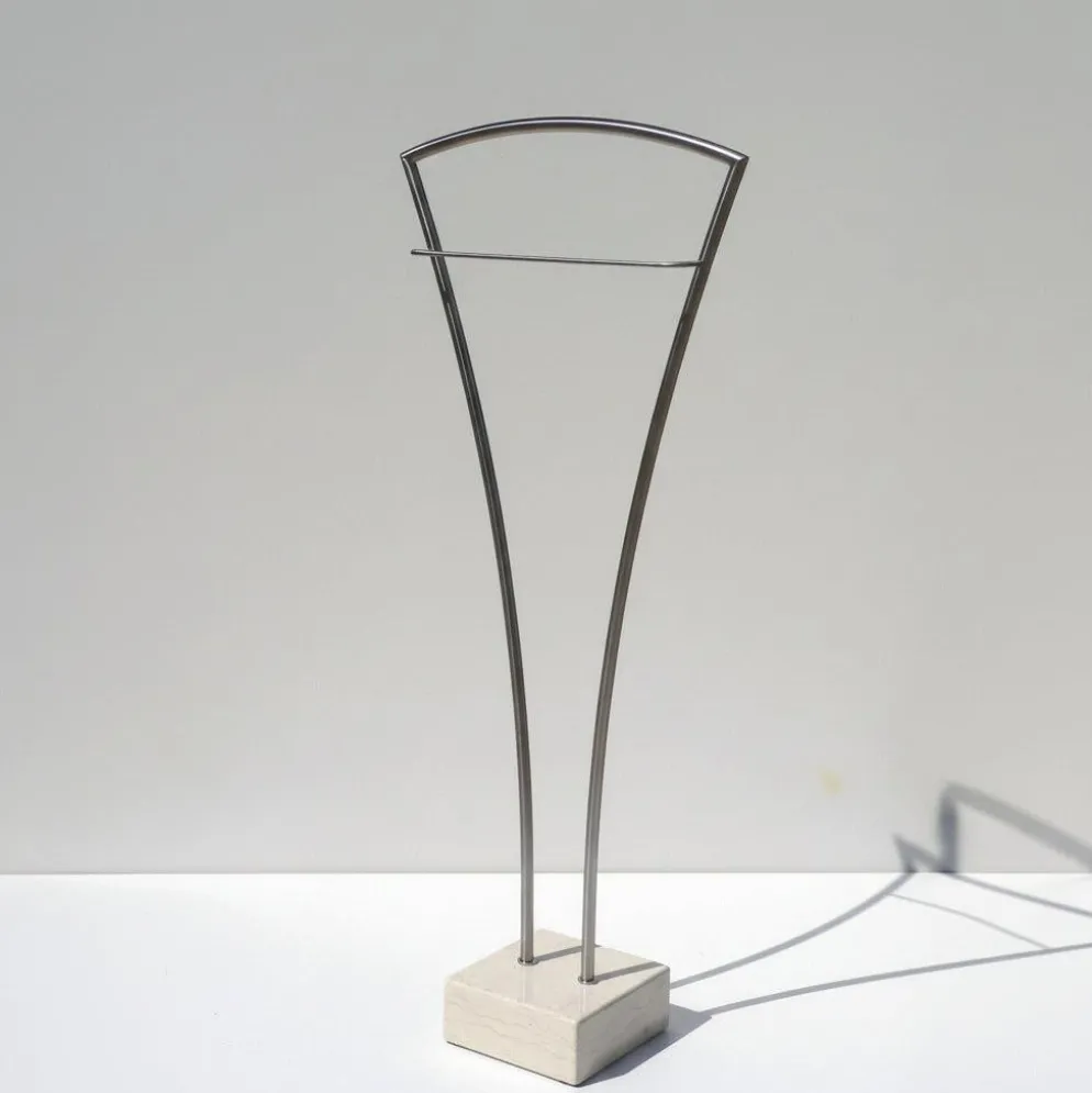Servomuto design moderno in acciaio Vilmos