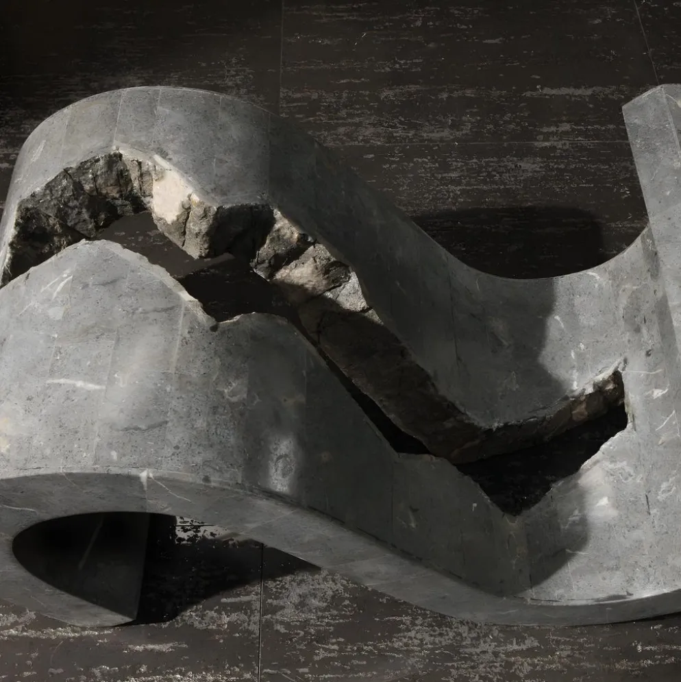 Tavolino da salotto in pietra e vetro Orian