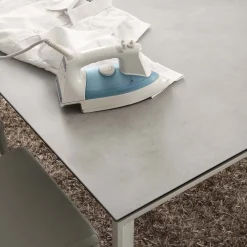 Tavolo allungabile in acciaio e ceramica Duarte Duo